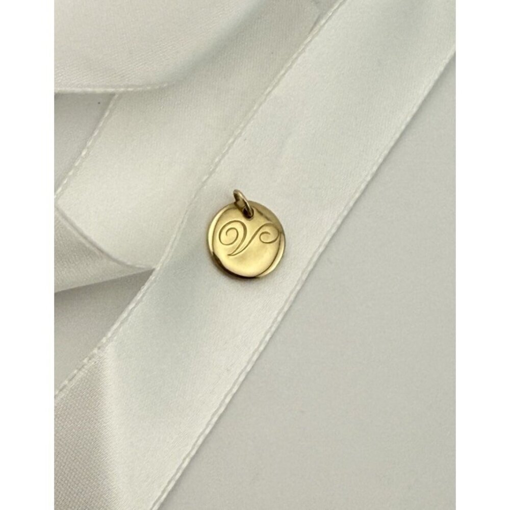 Tiffany and Co 18K Yellow Gold Notes Letter “V” Initial Disk Charm Pendant 2.9g